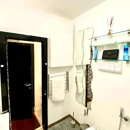 Duomo Area 2 Bedroom Deluxe Apartament Mediolan