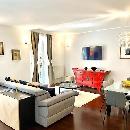 Duomo Area 2 Bedroom Deluxe Apartament
