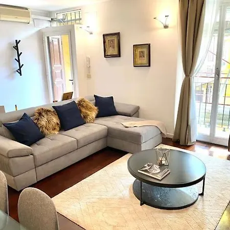 Duomo Area 2 Bedroom Deluxe شقة ميلان